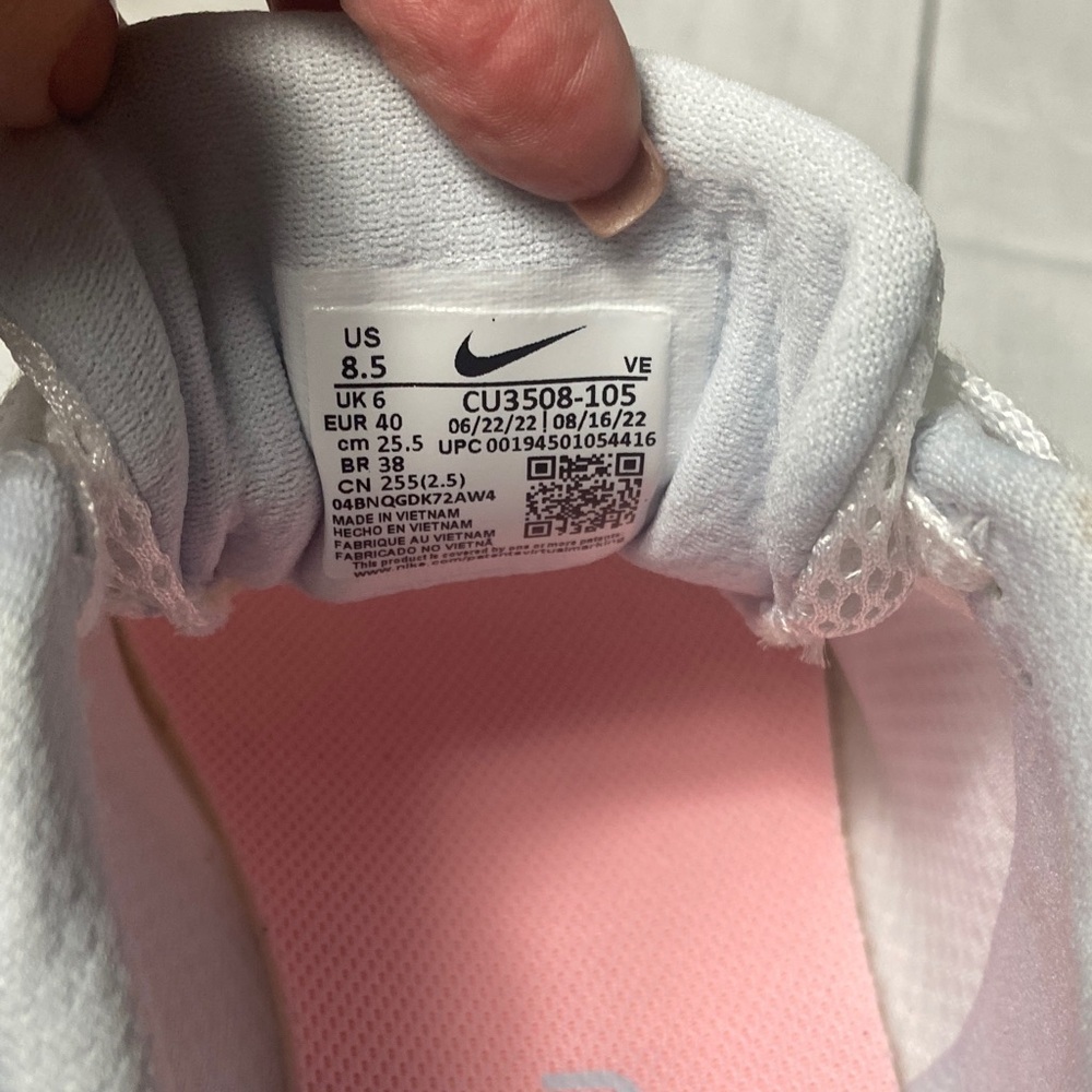 Nike Renew Women’s Running Shoes White/Silver with Pink Sole Size 8.5 NWOT - Picture 9 of 11